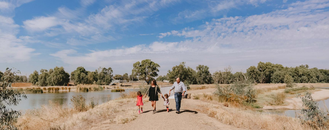 Family walking around the wetland in Wagga Wagga 